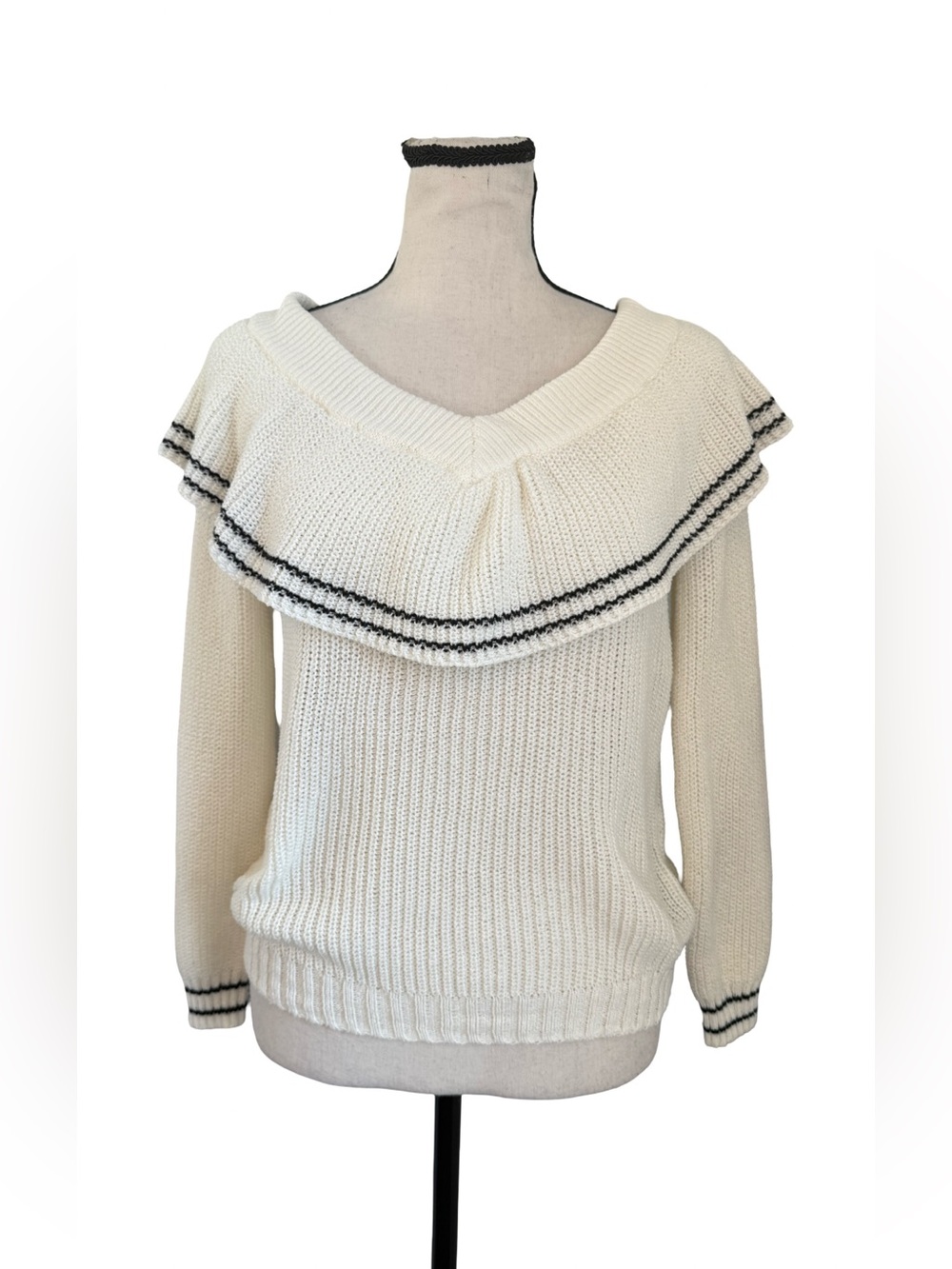 BB Dakota Women’s Small White Ruffle Collar Sweater Black Trim Knit Pullover